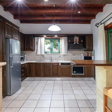 Pinelopi Villa